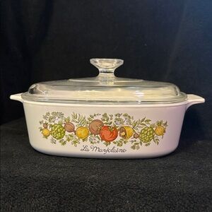 Vintage CorningWare La Marjolaine 2 Qt Casserole A2B
(Chipped Pyrex Lid)